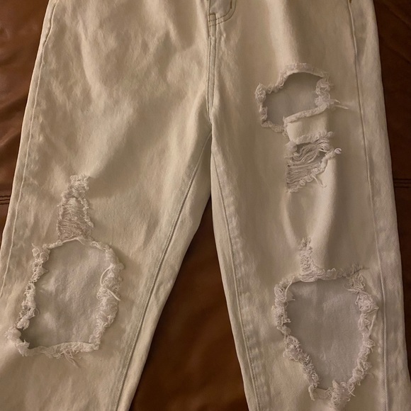 Pretty little thing white ripped mom jeans - Picture 3 of 6